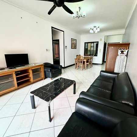 Marina Court Vacation Home 3 Bedrooms - Kota Kinabalu Zewnętrze zdjęcie