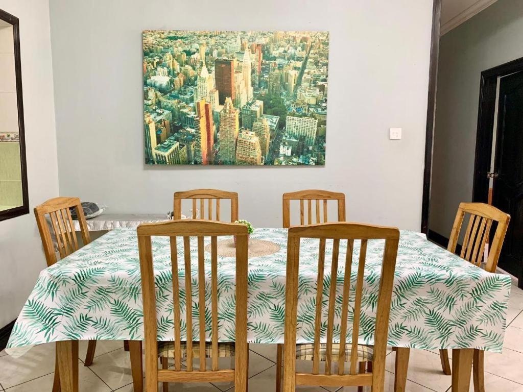 Marina Court Vacation Home 3 Bedrooms - Kota Kinabalu Zewnętrze zdjęcie