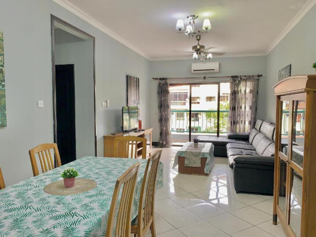 Marina Court Vacation Home 3 Bedrooms - Kota Kinabalu Zewnętrze zdjęcie