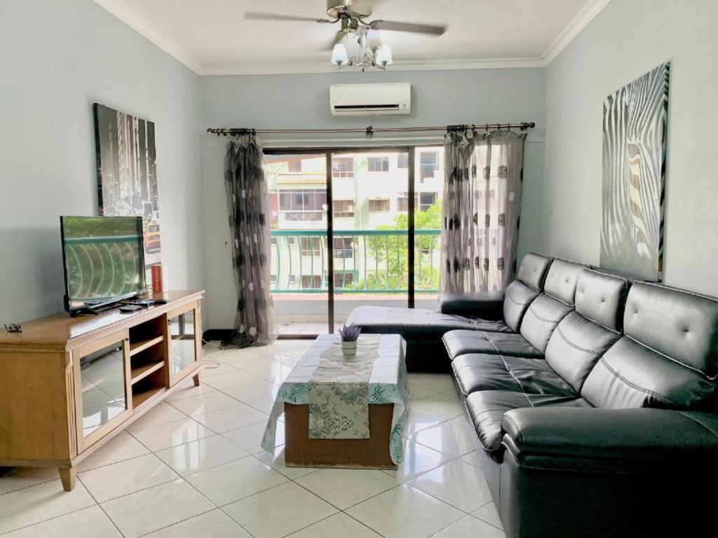 Marina Court Vacation Home 3 Bedrooms - Kota Kinabalu Zewnętrze zdjęcie