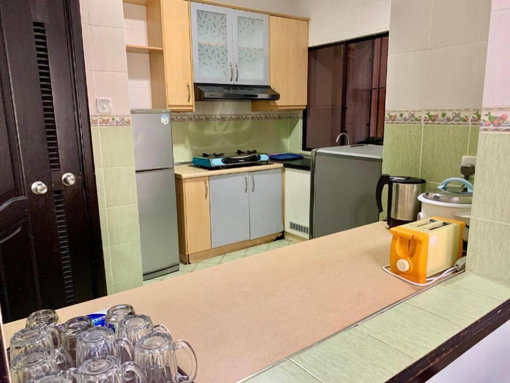 Marina Court Vacation Home 3 Bedrooms - Kota Kinabalu Zewnętrze zdjęcie