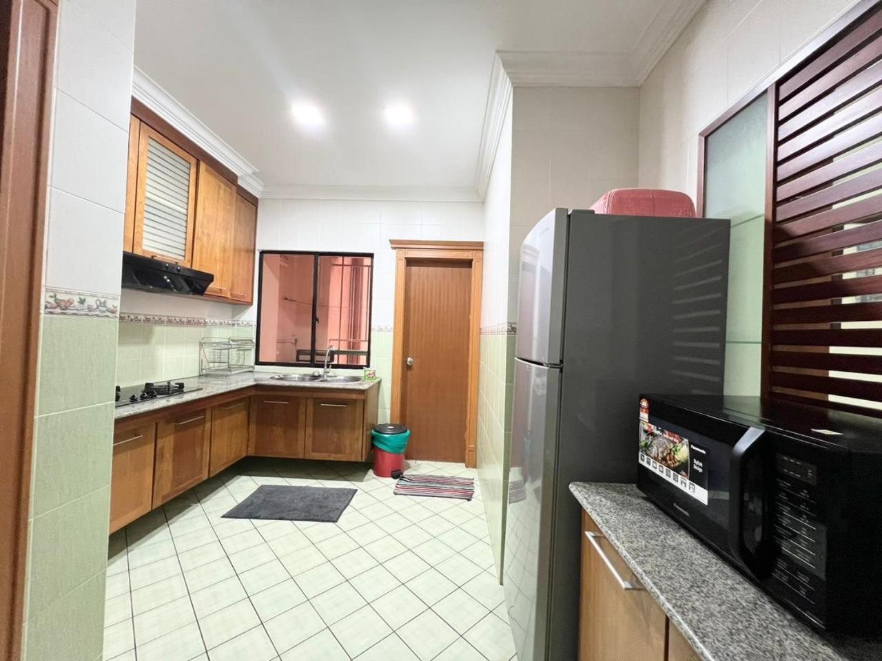 Marina Court Vacation Home 3 Bedrooms - Kota Kinabalu Zewnętrze zdjęcie