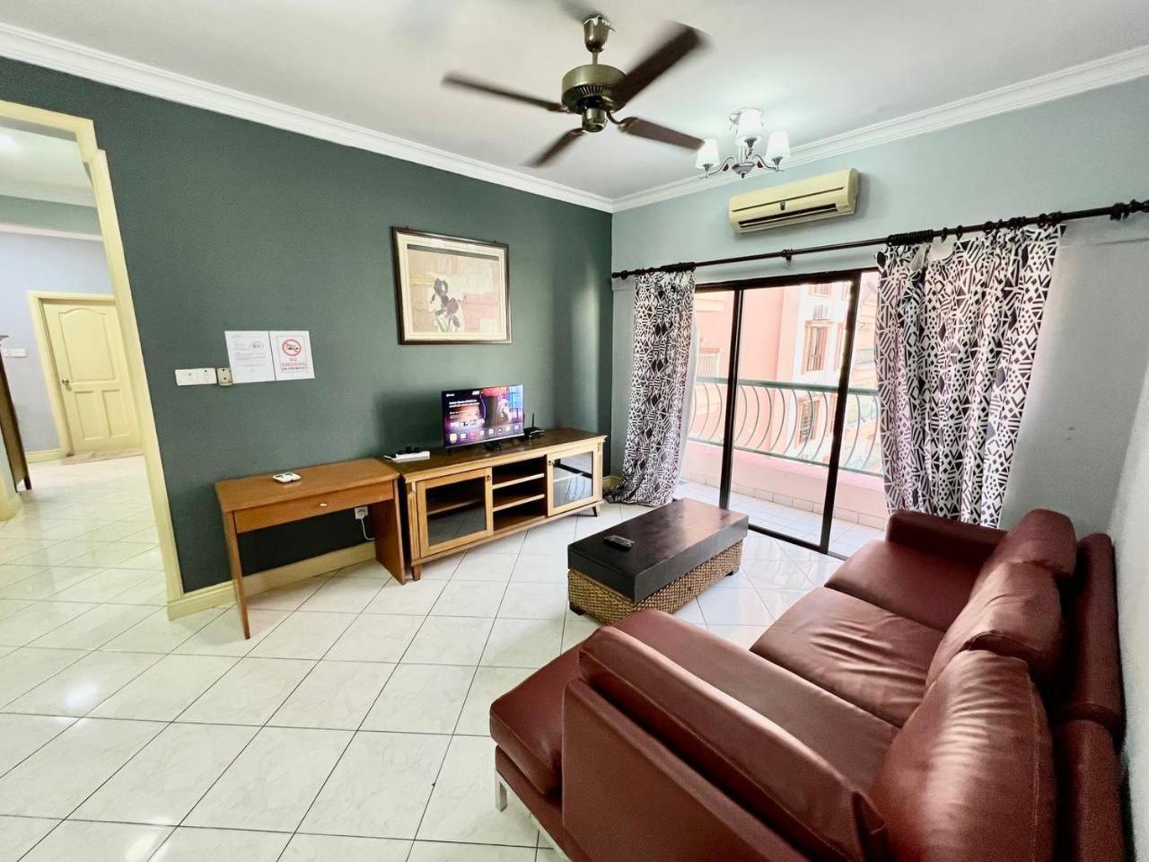 Marina Court Vacation Home 3 Bedrooms - Kota Kinabalu Zewnętrze zdjęcie
