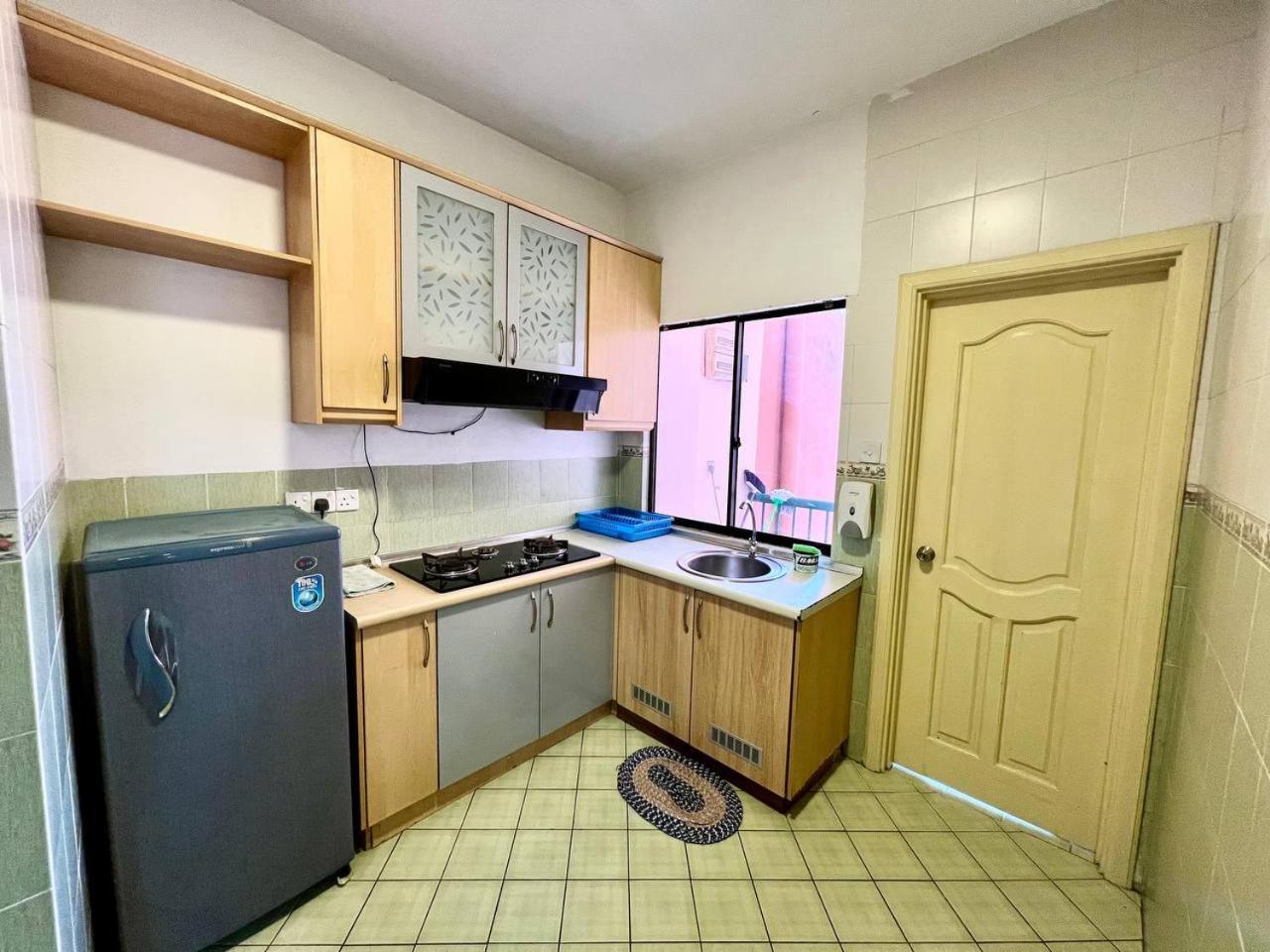 Marina Court Vacation Home 3 Bedrooms - Kota Kinabalu Zewnętrze zdjęcie
