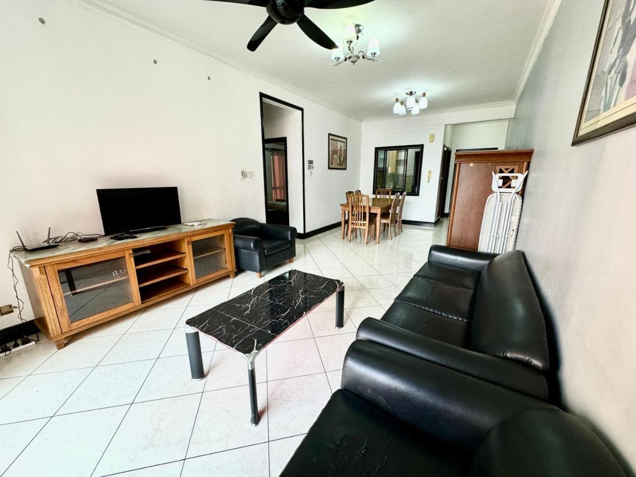 Marina Court Vacation Home 3 Bedrooms - Kota Kinabalu Zewnętrze zdjęcie